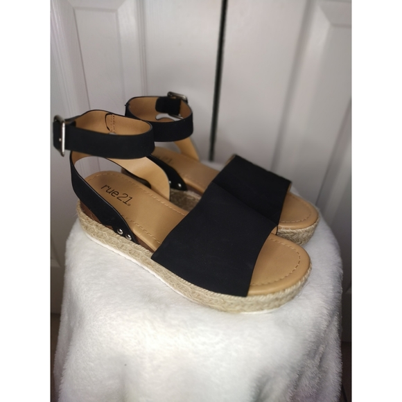 Platform Sandals - Picture 2 of 3